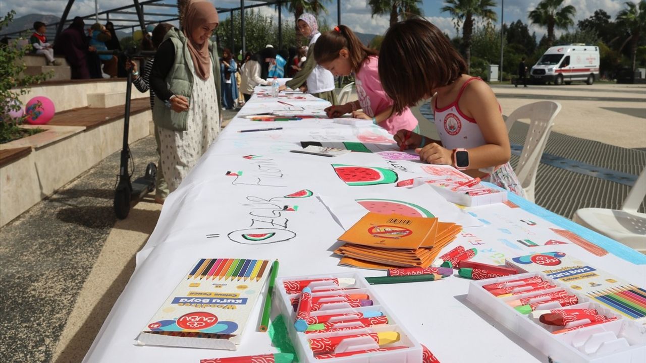 Fethiye'de Filistinli Çocuklar İçin Çiz Etkinliği Gerçekleşti