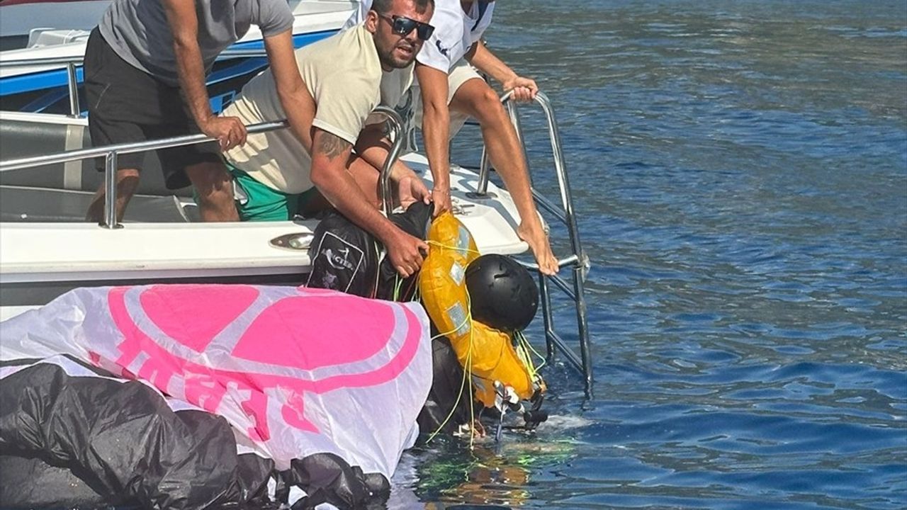Fethiye'de Yamaç Paraşütü Kazası: Alman Pilot Ağır Yaralandı