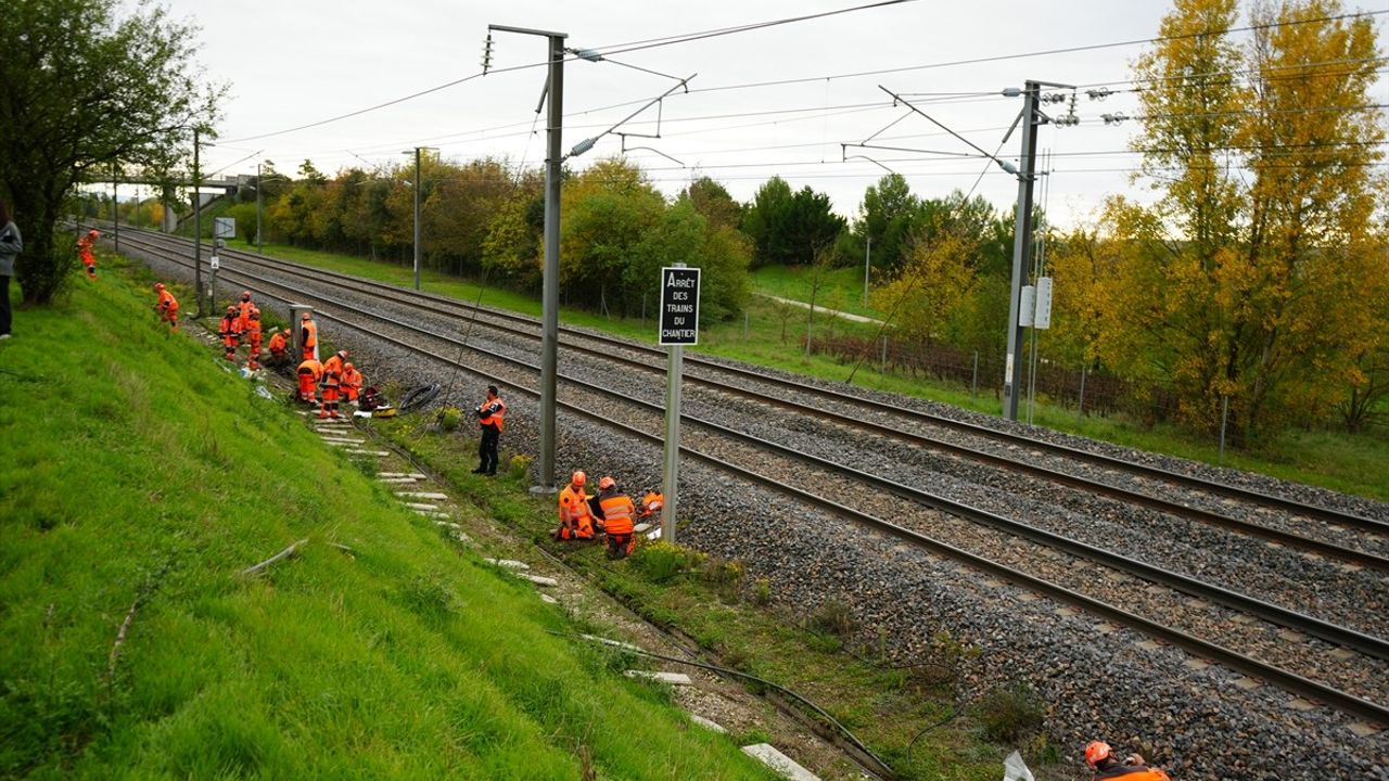 Fransa'da Tren Seferleri Sabotaj Nedeniyle Aksamalar Yaşadı