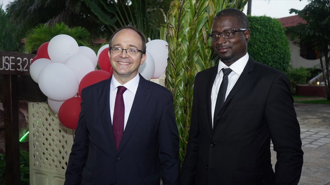 Gambiya'da Cumhuriyet'in 102. Yılı Kutlaması