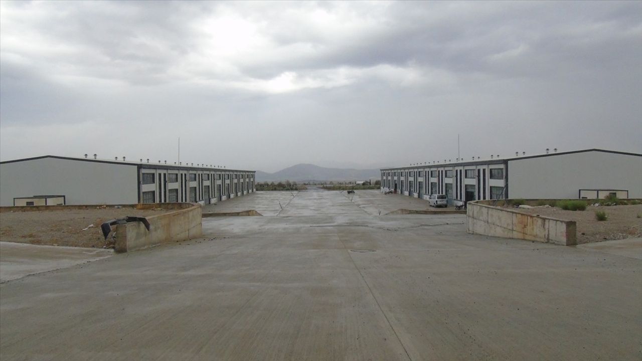 Gaziantep'te Depremzedelere Yeni İş Yerleri Teslim Edildi