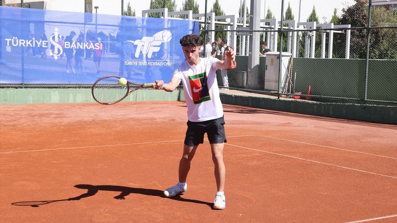 Gaziantep'te Tenis Heyecanı: Doğu ve Güneydoğu Anadolu Takım Şampiyonası Başladı