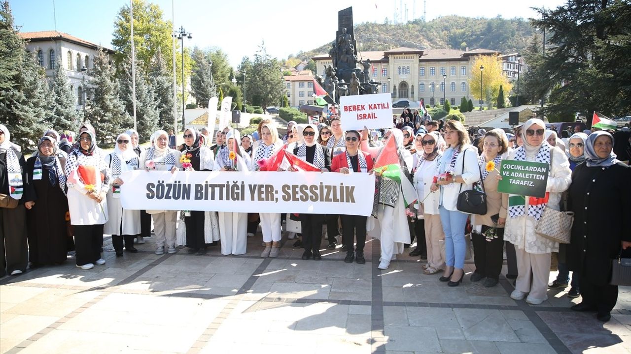 Gazze İçin Sessiz Çığlık: Kadınların Dayanışma Etkinliği