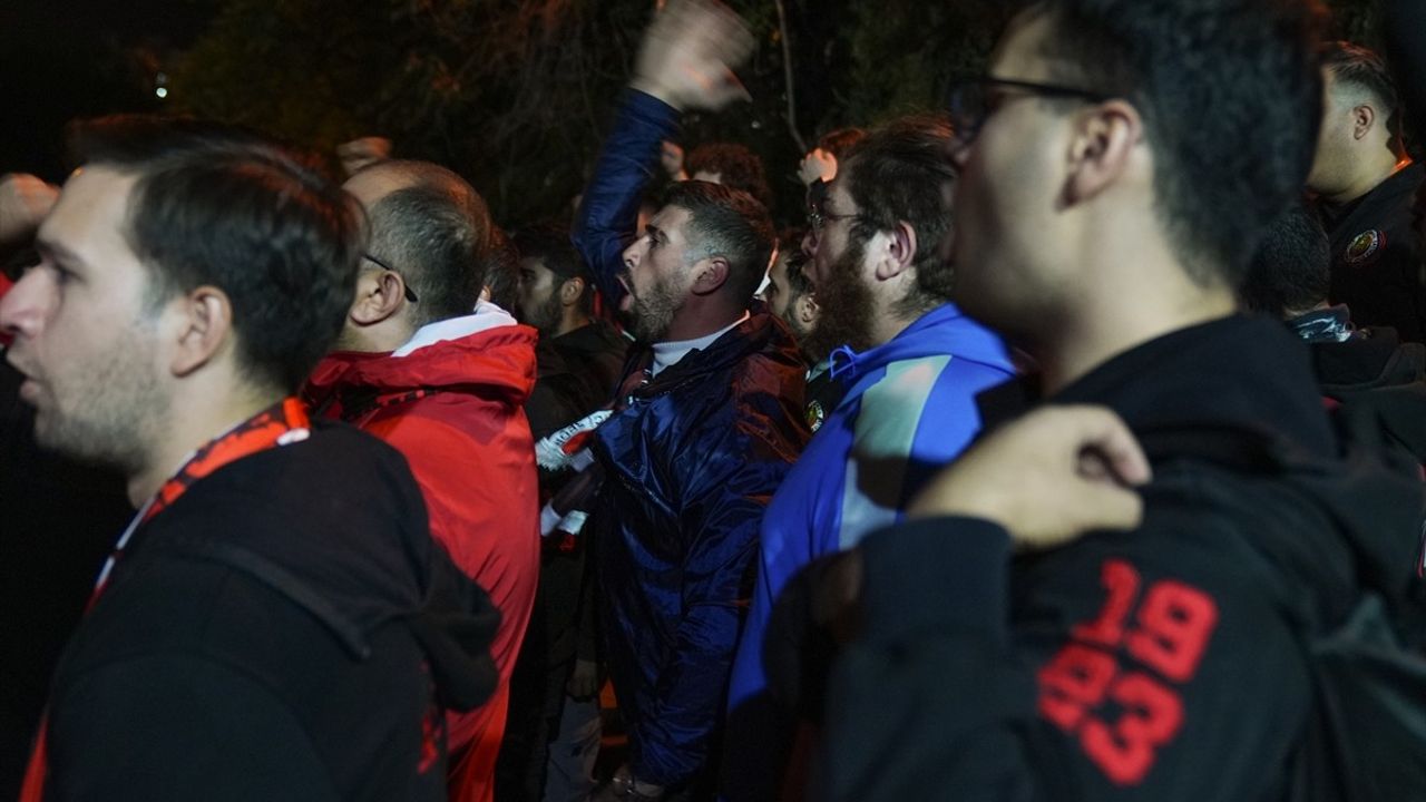 Gençlerbirliği Taraftarları Genel Kurul İçin Beştepe'de Toplandı