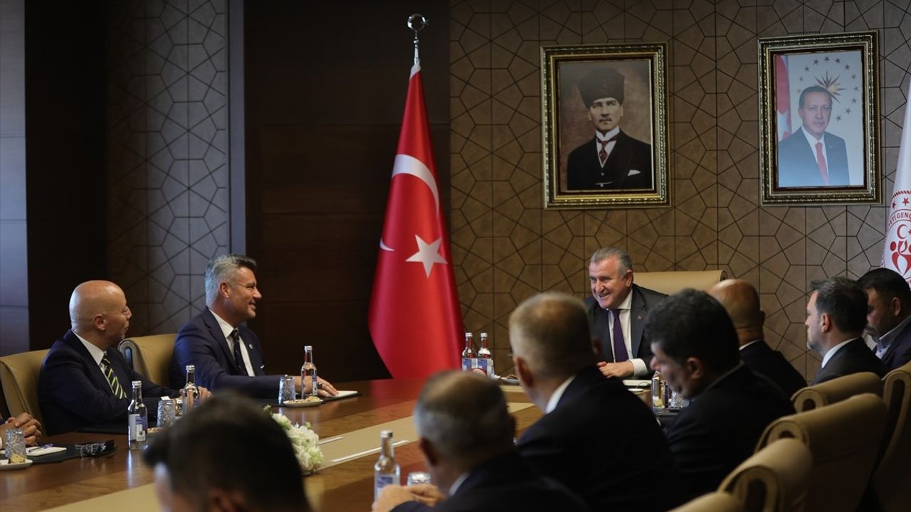Gençlik ve Spor Bakanı, Fenerbahçe Yönetimini Kabul Etti