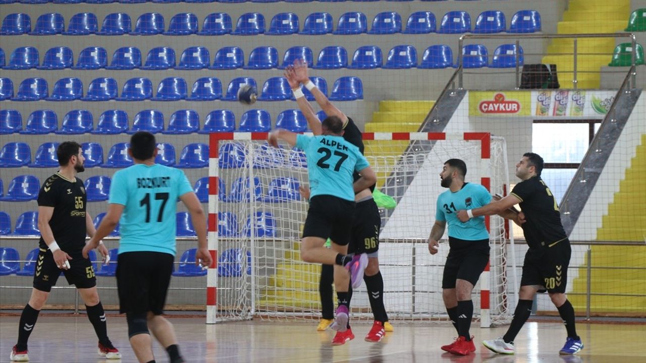 Güneysuspor, Hentbol Süper Ligi'nde Farklı Galibiyet Aldı