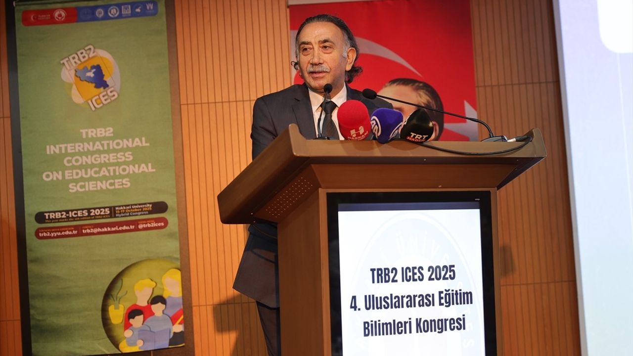 Hakkari'de Uluslararası Eğitim Bilimleri Kongresi Başladı