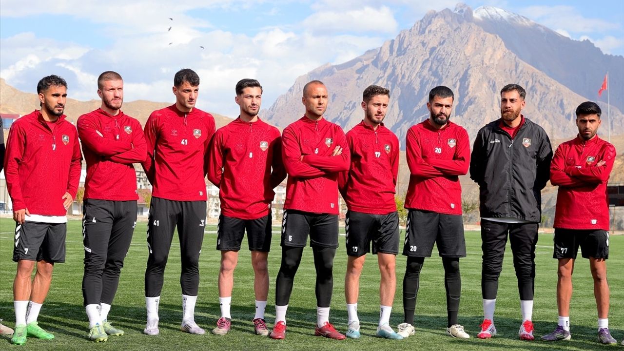Hakkari'nin Öğretmen Kaptanı: Hakkı Hakan Özhan