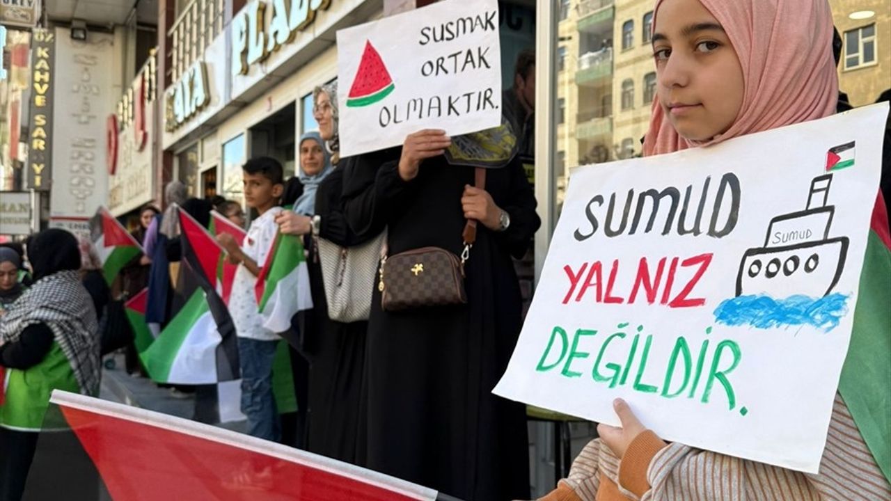 Hakkari ve Bitlis'te İsrail'in Sumud Filosu'na Saldırılarına Protesto
