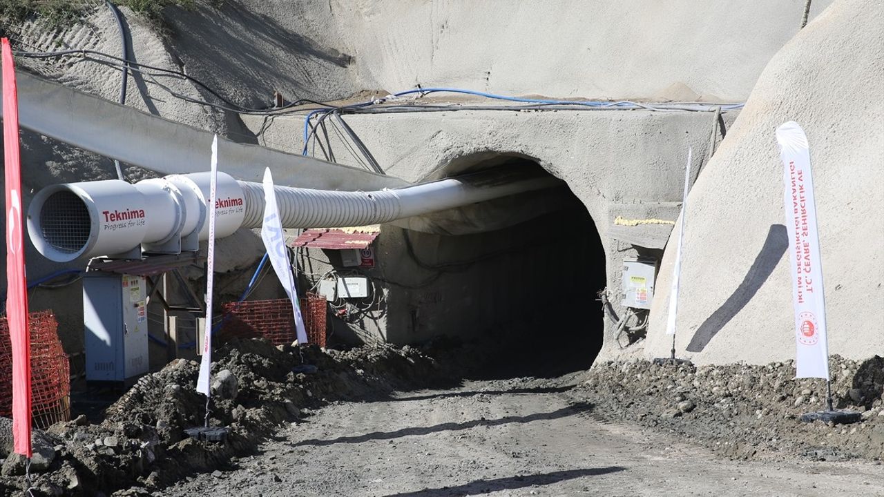 Hatay'da Devasa Atık Su Tüneli İnşa Ediliyor