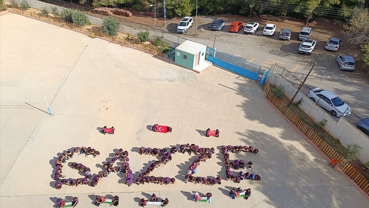Hatay'da Öğrencilerden Gazze İçin Anlamlı Koreografi