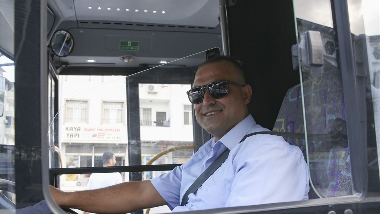 Hatay'da Şoförden Örnek Davranış: Unutulan 103 Bin Lira Sahibine Teslim Edildi