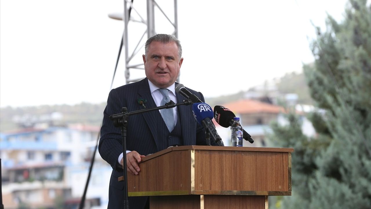 Hatay'da Zeytin Festivaline Katılan Bakan Bak, Hizmet Vurgusu Yaptı