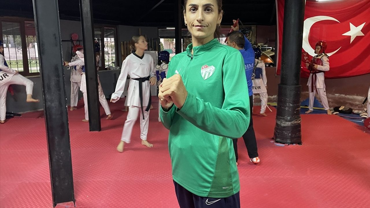 Hatice Kübra İlgün, Dünya Tekvando Şampiyonası için hazırlıklarını sürdürüyor