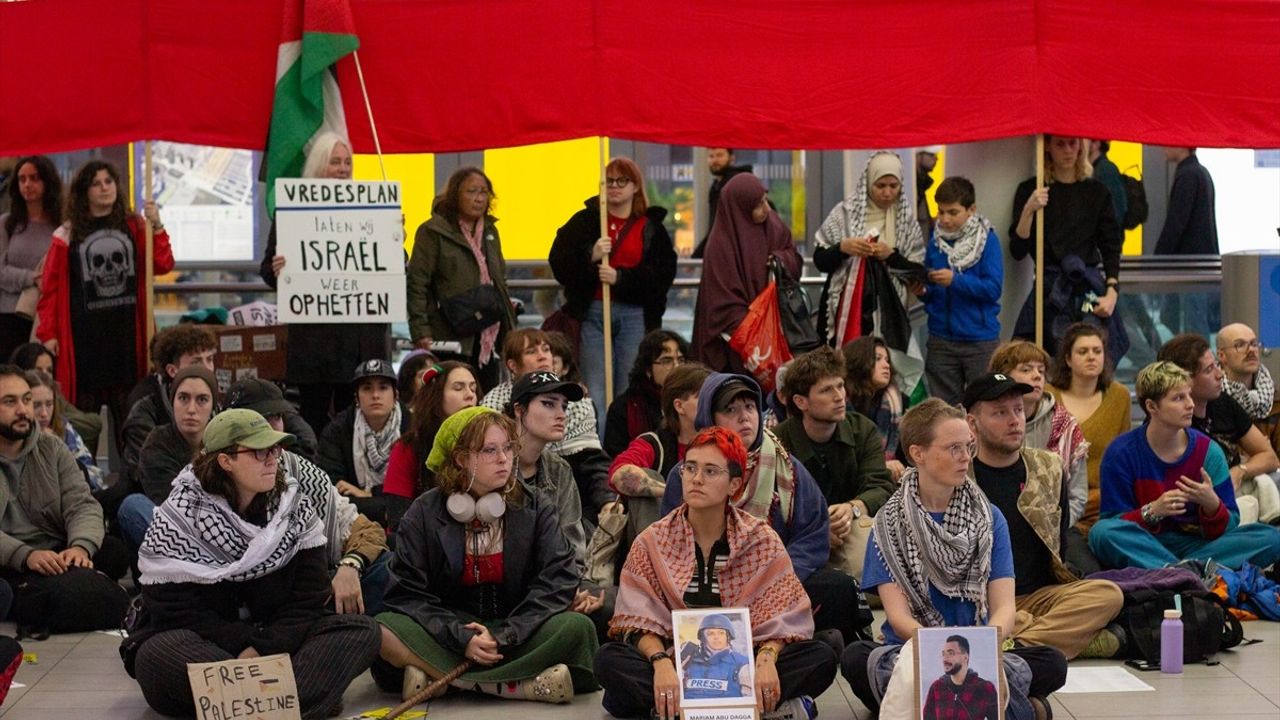 Hollanda'da Filistin İçin Oturma Eylemleri Düzenlendi