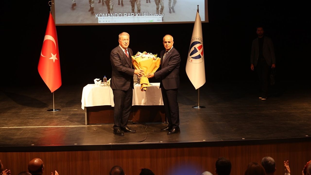Hulusi Akar Gaziantep'te Öğrencilere Seslendi