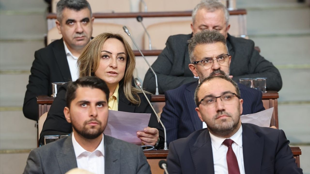 İBB Meclisi'nde Toplu Taşıma Sorunları İçin Soru Önergeleri Verildi