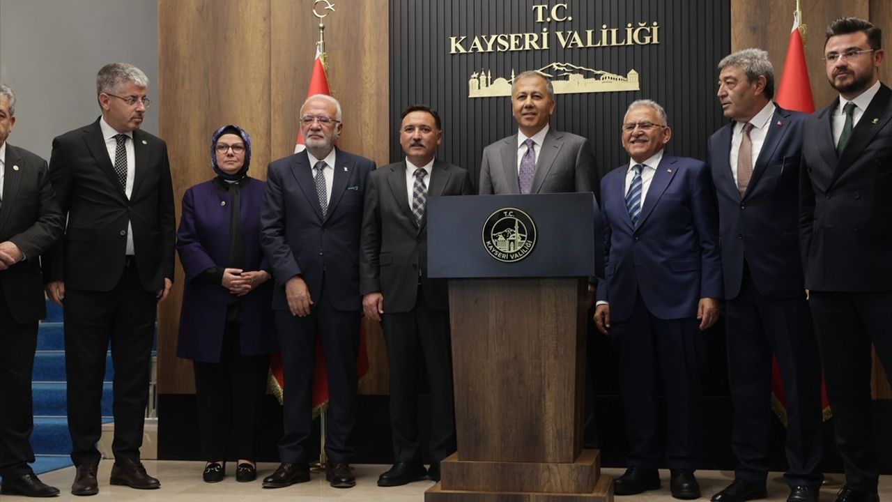 İçişleri Bakanı Yerlikaya Kayseri'de Ziyaretlerde Bulundu