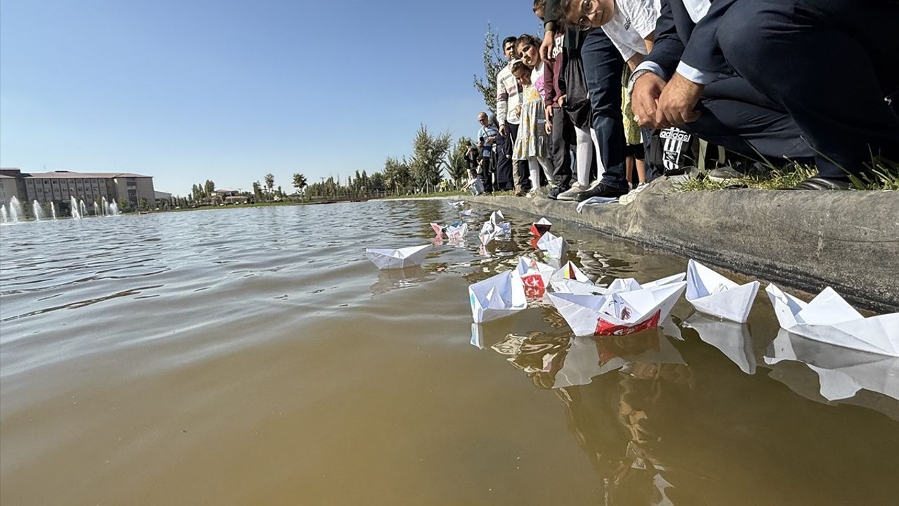 Iğdır'da Çocukların Temsili Küresel Sumud Filosu Gemileri Suya İndi