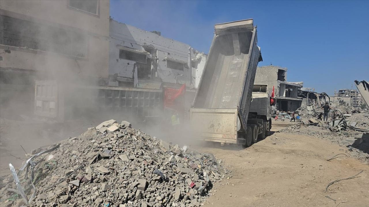 İHH'nın Gazze'deki Enkaz Temizliği ve Yardım Faaliyetleri