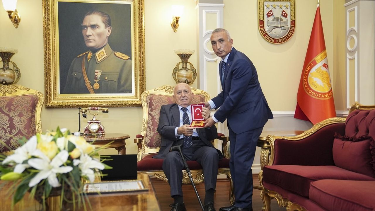 İş İnsanı İsmet Acar'dan TSK Dayanışma Vakfı'na Önemli Bağış