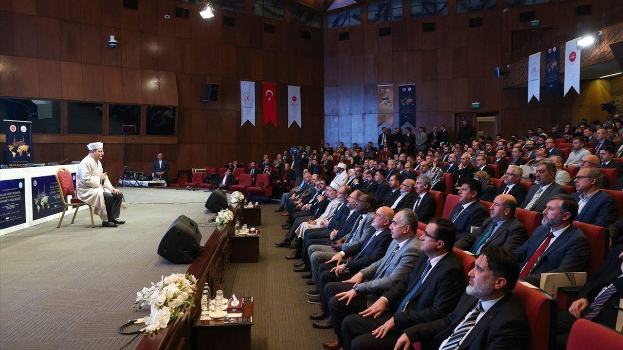 İslam Dünyasında Din Görevlisi Yetiştirme Sempozyumu