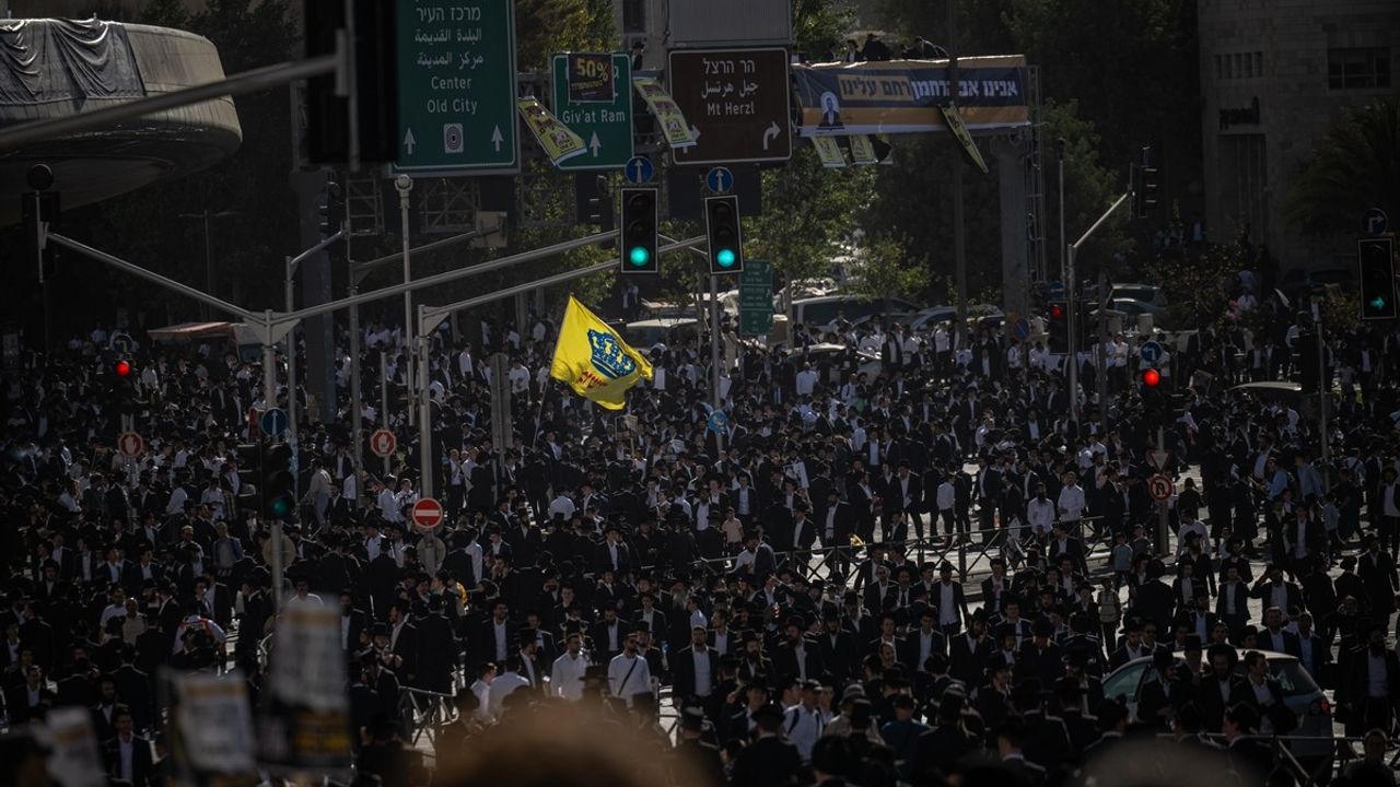 İsrail'de Ultra Ortodoks Yahudilerin Zorunlu Askerlik Protestosu