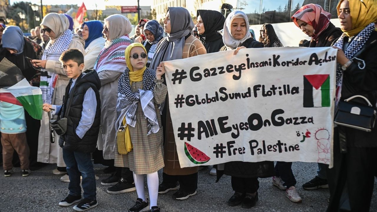 İsrail'in Gazze'ye Saldırısı Protesto Edildi