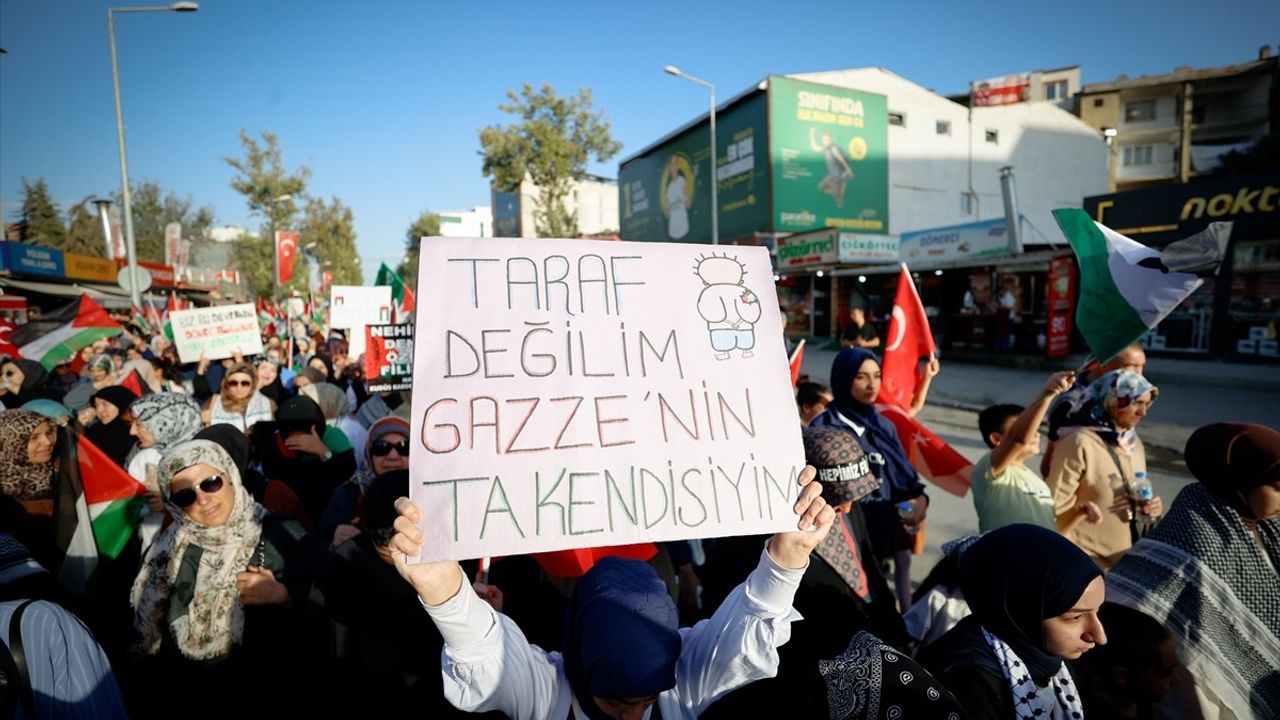 İsrail'in Gazze'ye Yönelik Saldırıları Protesto Edildi