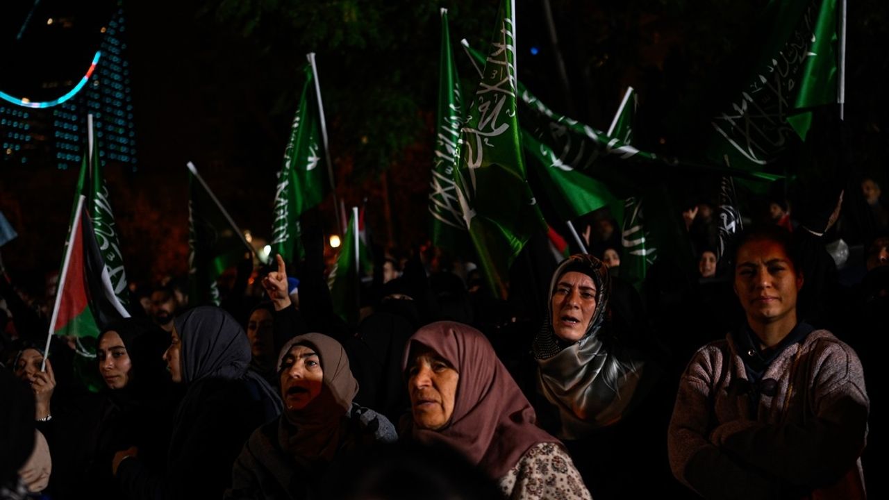 İsrail'in Küresel Sumud Filosu'na Saldırısı Protesto Edildi