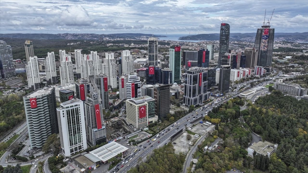 İstanbul Boğazı'ndaki Köprüler, Cumhuriyet Bayramı İçin Donatıldı