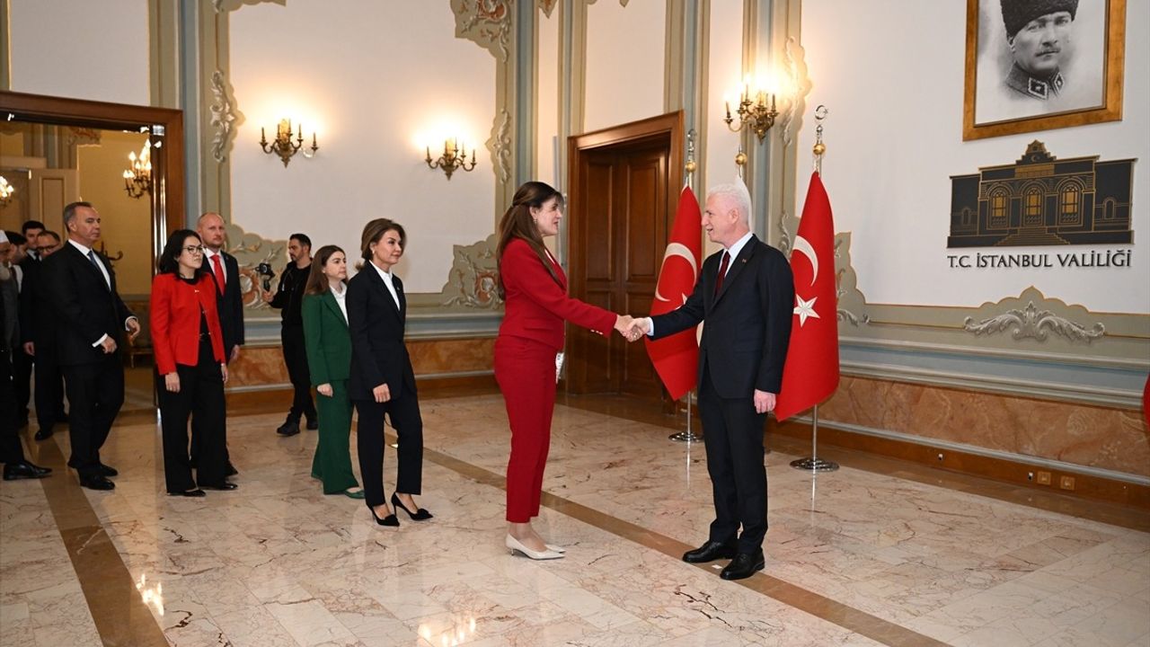 İstanbul'da Cumhuriyet'in 102. Yılı Kutlandı