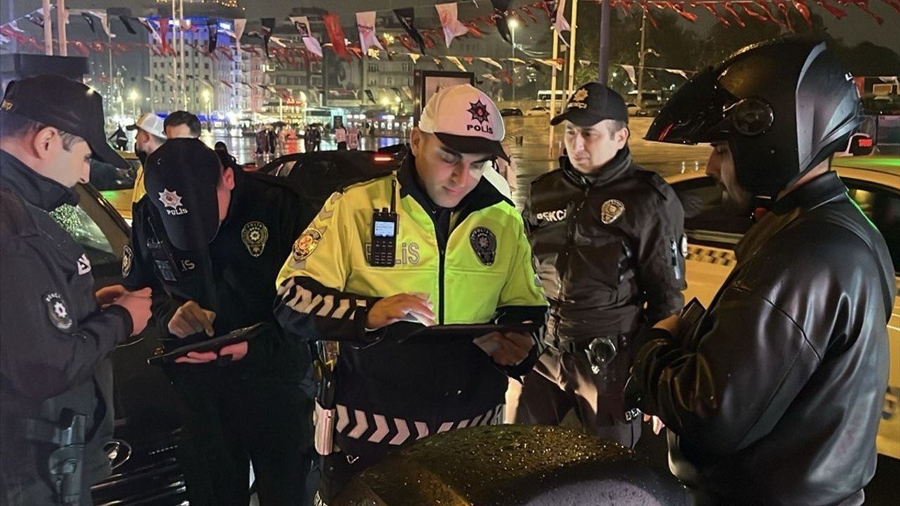 İstanbul'da Huzur Uygulaması: Polis Kent Genelinde Denetimlerde Bulundu