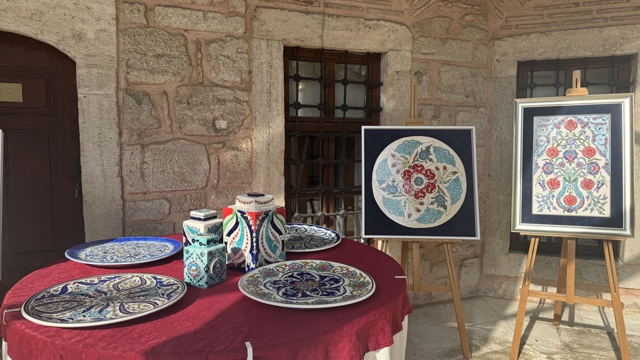 İstanbul'da "Rüstem Paşa Camii Çini Motifleri" Paneli Düzenlendi