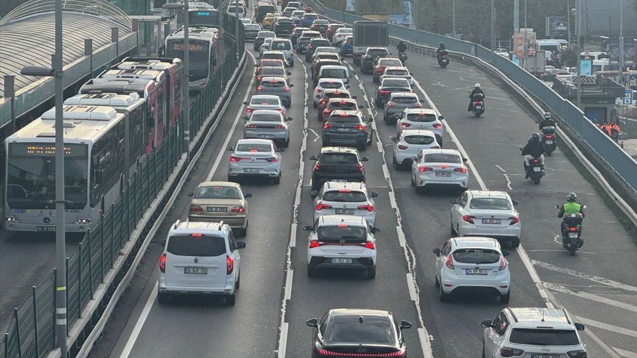 İstanbul'da Sabah Trafik Yoğunluğu