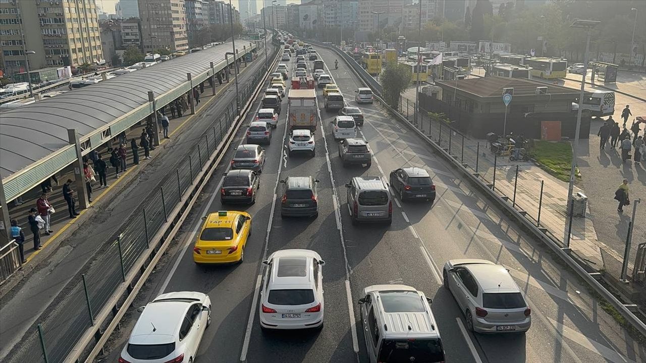 İstanbul'da Sabah Trafik Yoğunluğu