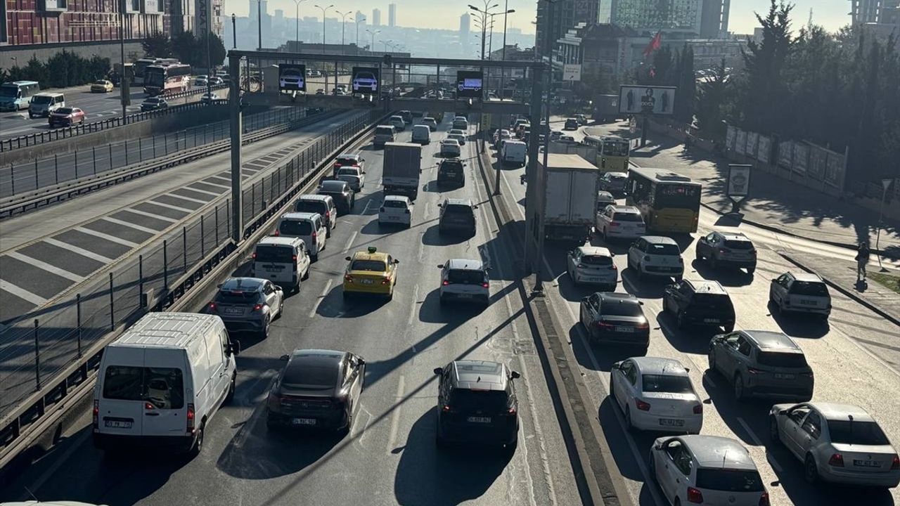 İstanbul'da Trafik Yoğunluğu Yüzde 76