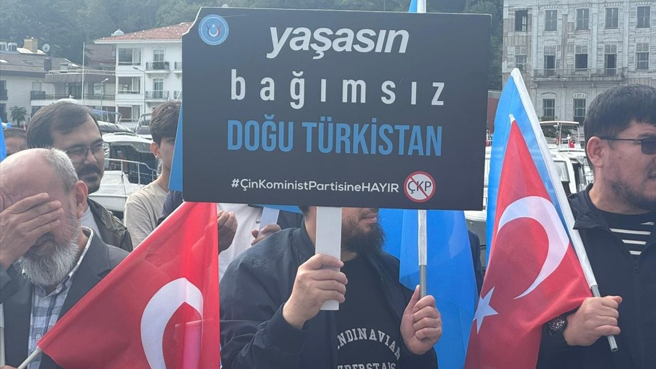 İstanbul'da Uygur Türkleri İçin Protesto Gösterisi