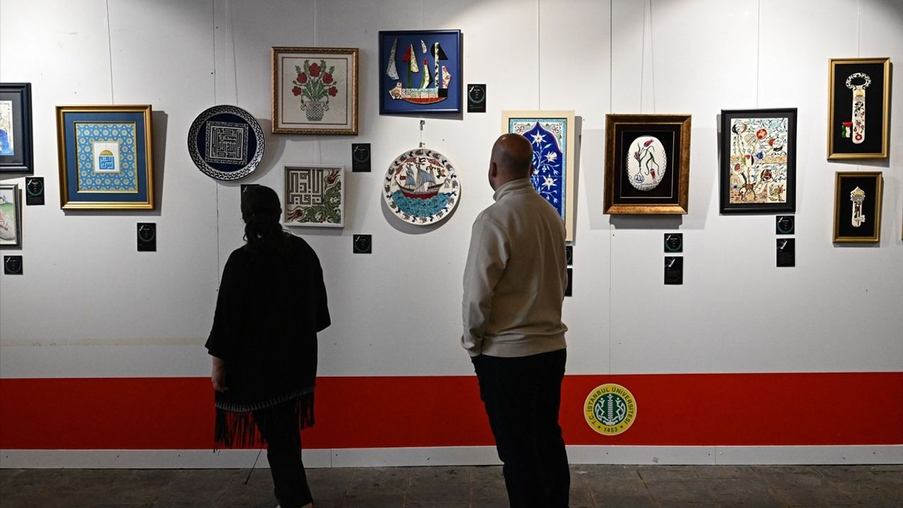 İstanbul Üniversitesi'nde Gazze'yi Anma Yürüyüşü Düzenlendi