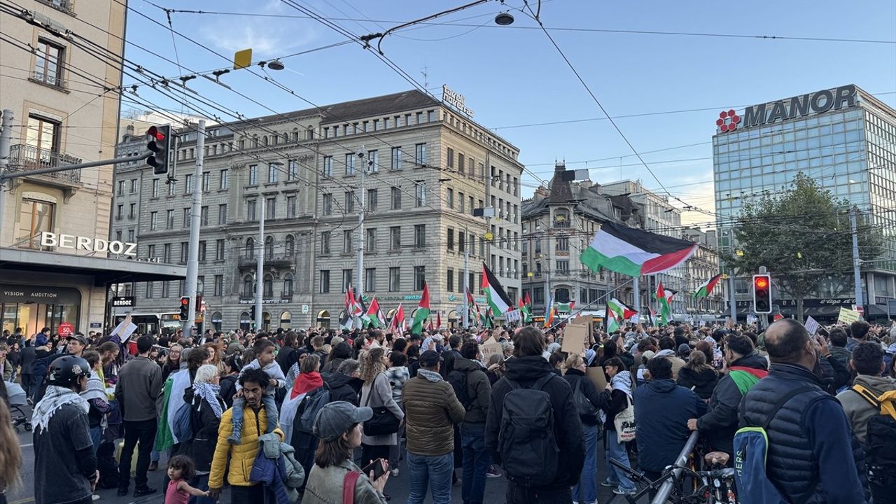 İsviçre'de Küresel Sumud Filosu'na Yönelik Saldırılara Protesto