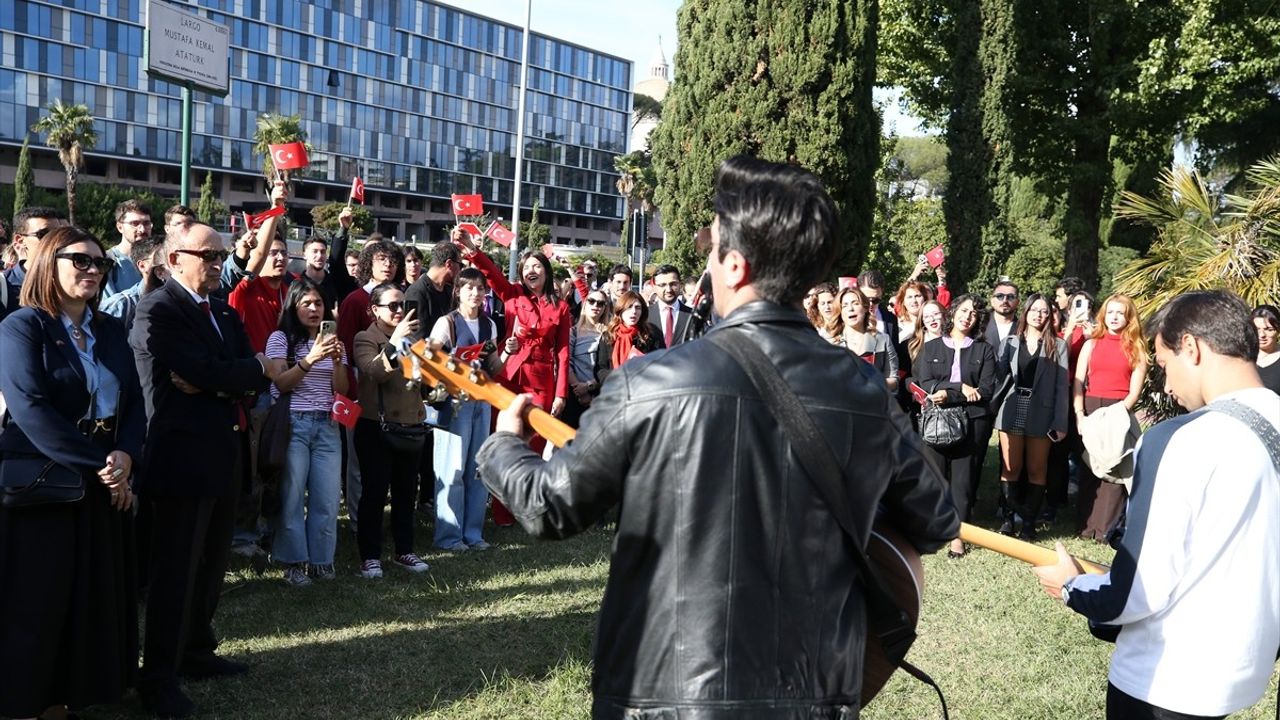 İtalya'daki Türk Öğrenciler Cumhuriyet Bayramı'nı Coşku ile Kutladı