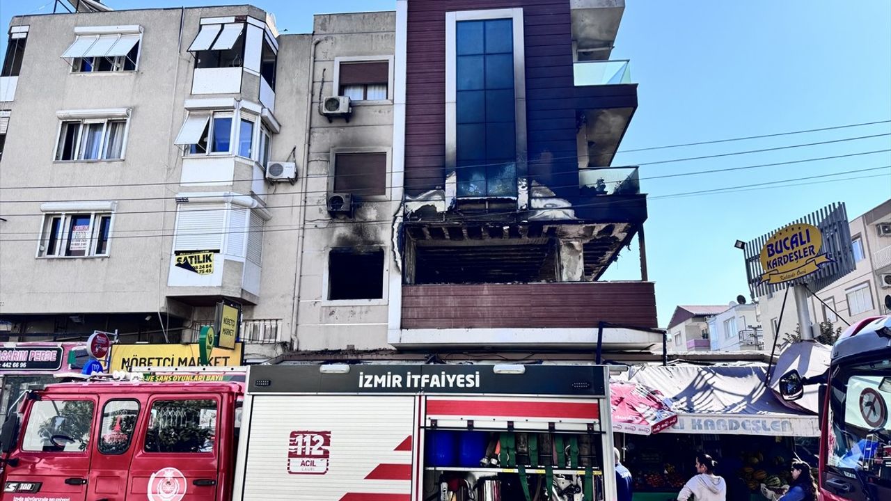 İzmir Buca'da Yangın Paniği: Apartman Dairesinde Şiddetli Alevler Yükseldi