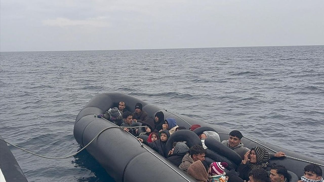 İzmir'de 128 Düzensiz Göçmen Yakalandı