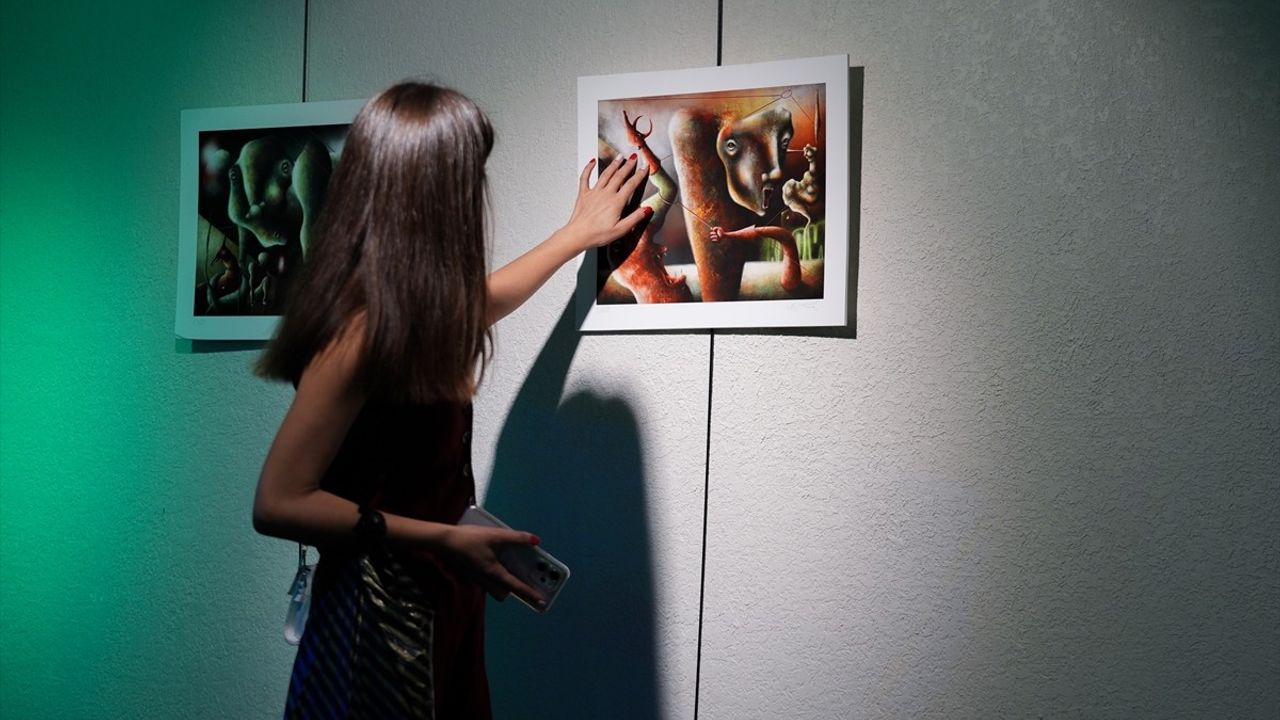 İzmir'de 'Hatırla! Kimsin?' Sergisi Sanatseverlerle Buluştu