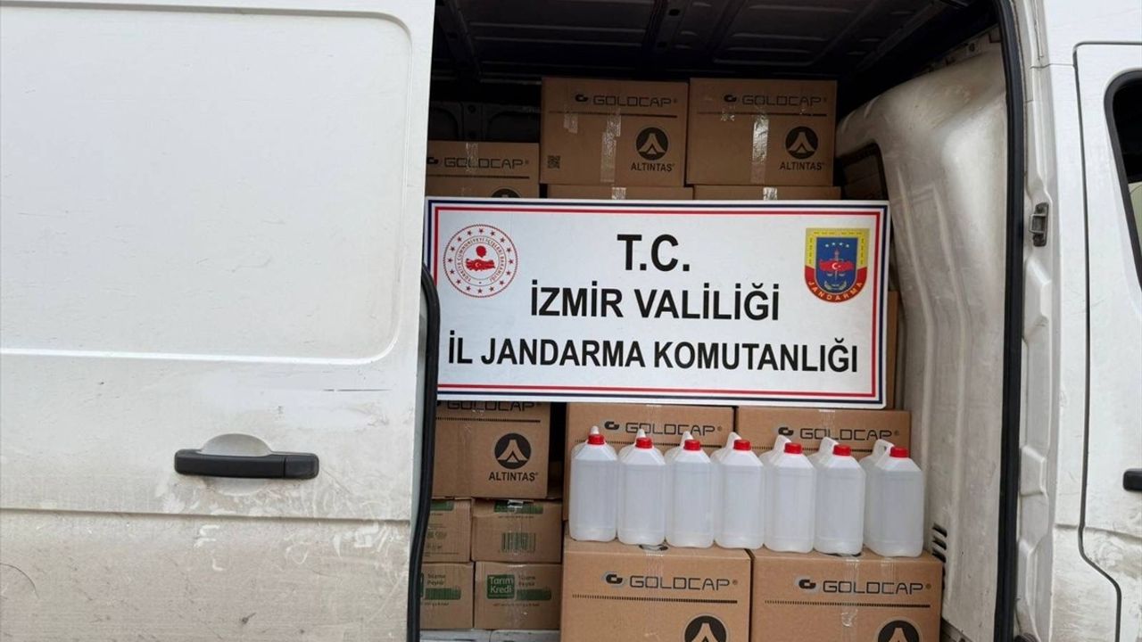 İzmir'de Kaçakçılık Operasyonu: 1 Ton Etil Alkol Ele Geçirildi