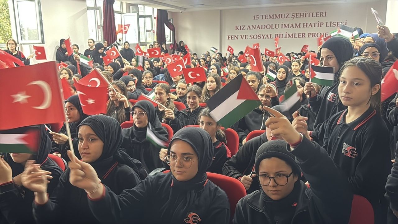 İzmir'de Öğrencilerden Filistin'e Destek