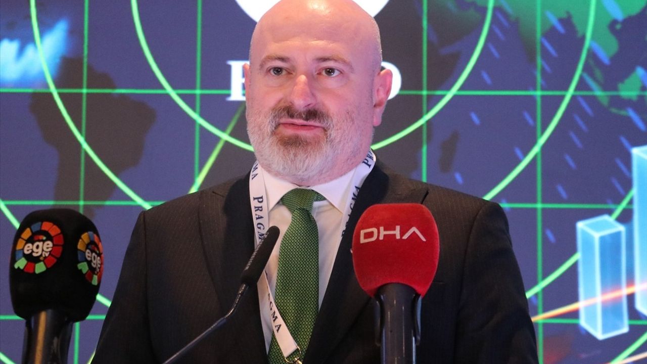İzmir'de Savunma ve Havacılık Sanayisi Yatırım Zirvesi Düzenlendi
