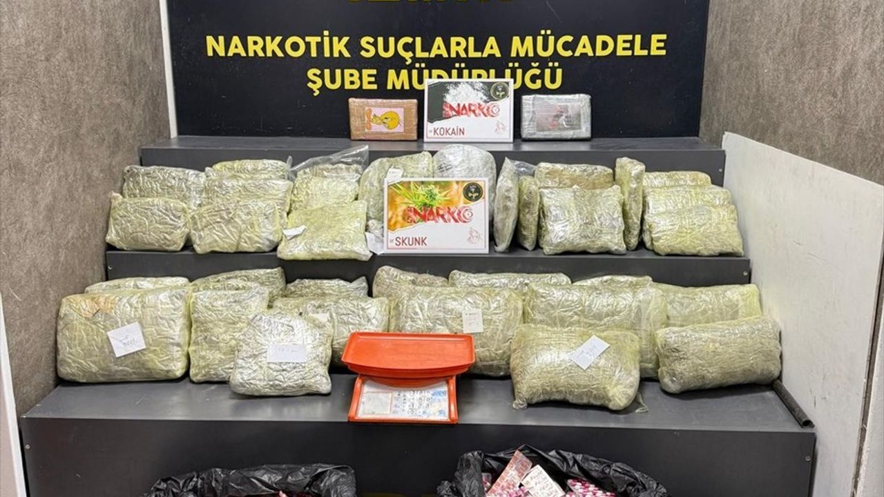 İzmir'de Uyuşturucu Operasyonu: 30 Kilo Uyuşturucu Madde Ele Geçirildi