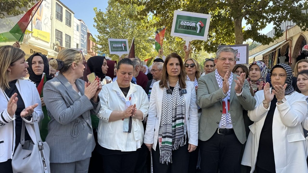 İzmir ve Çevresinde 'Gazze için Sessiz Çığlık' Etkinliği Düzenlendi