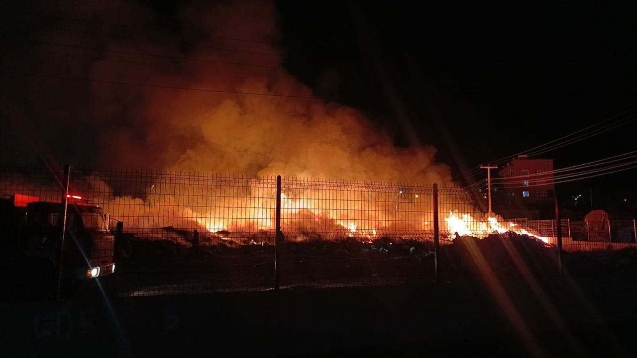 Kapaklı'da Atık Toplama Merkezinde Yangın Çıktı